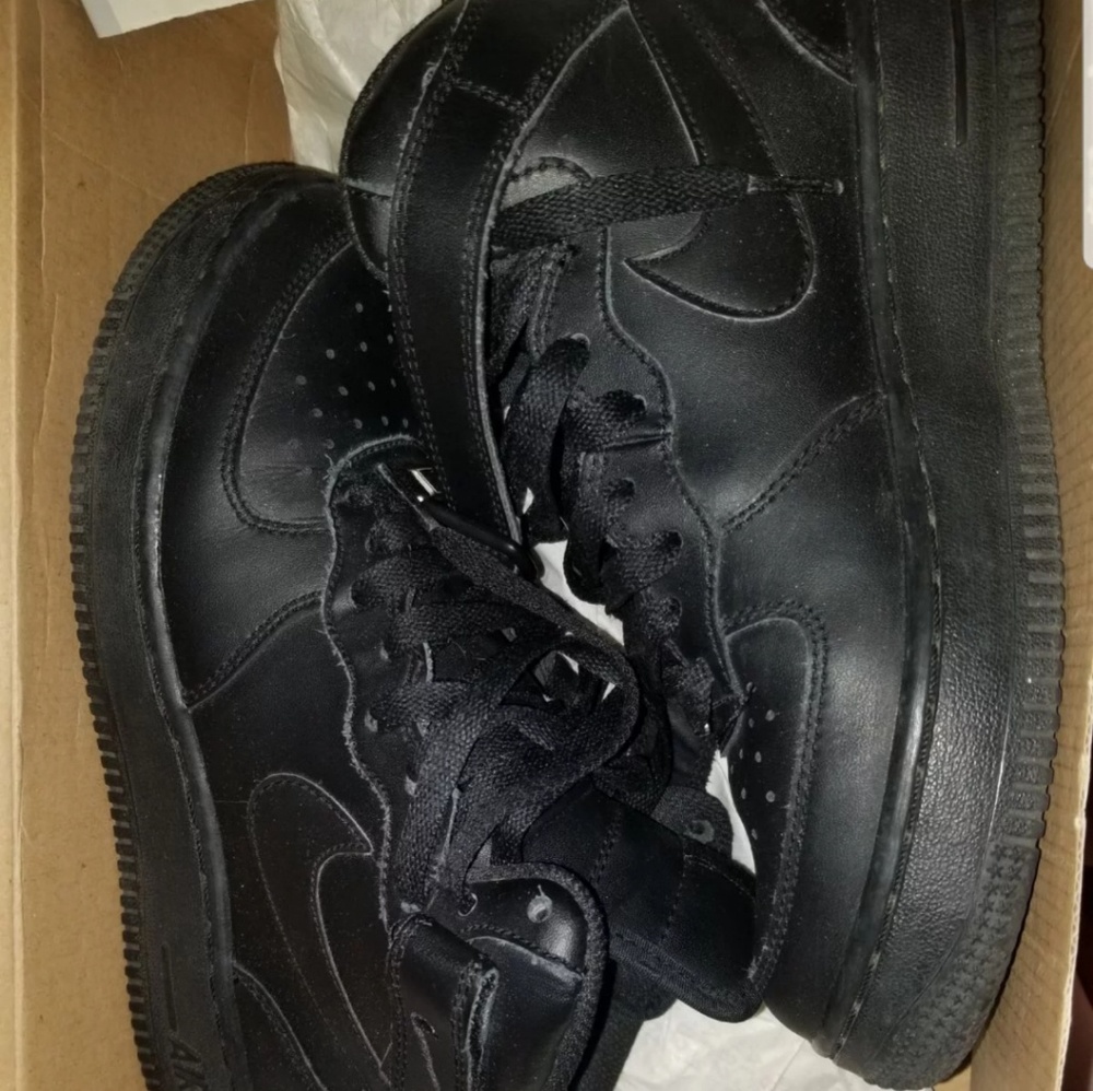 Nike air force 1 grade school 5.5y boys